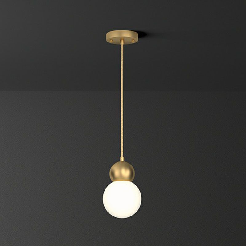 Gouden afwerking Balophanging Lichtarmatuur eenvoud 1 Licht melkglas hanger voor slaapkamer