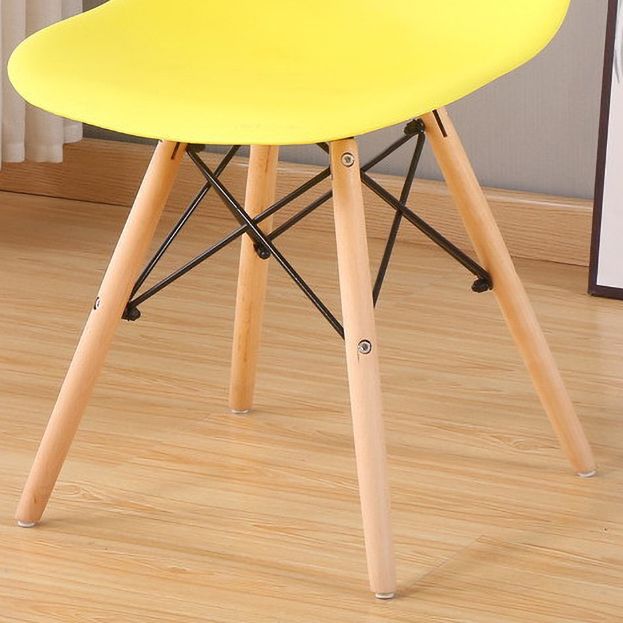 Sedia da cucina da pranzo industriale in legno.