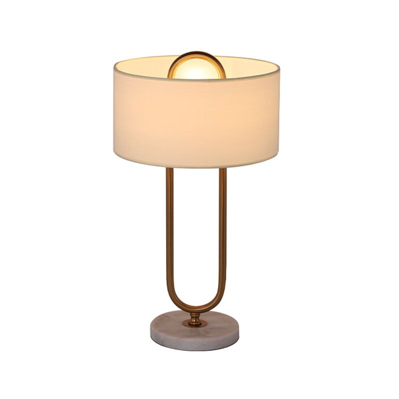 Lampada da comodino a tamburo bianco Lampada da comodino in tessuto minimalista a 1 lampadina con supporto ovale in ottone