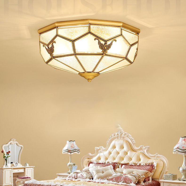 Plafonnier de luxe colonial en cuivre avec abat-jour en verre à motifs