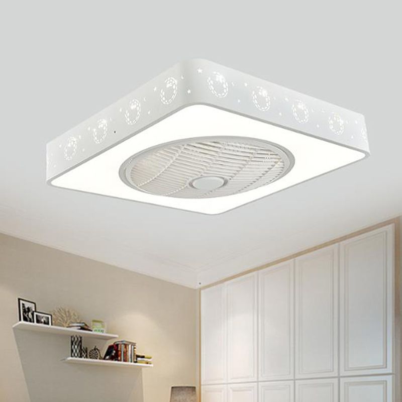 21,5 "W White LED Semi Flush Mount Mount Fixture zeitgenössische Metallrunde/quadratische Anhängerlüfterbeleuchtung, 3 Klingen