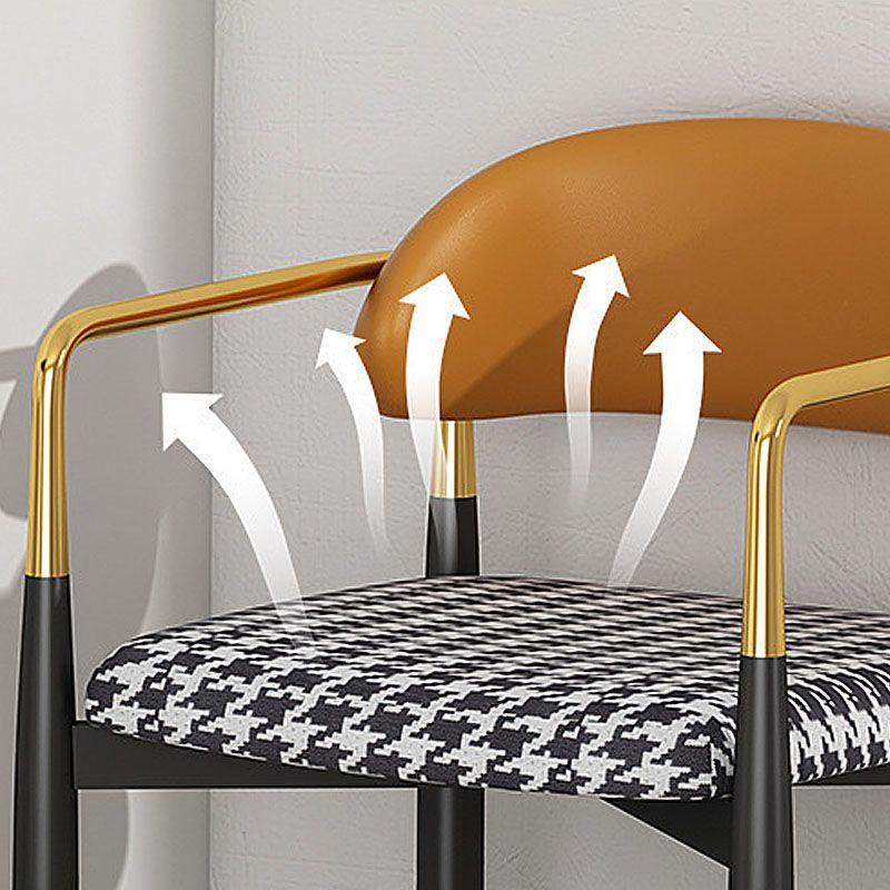 Silla de comedor tapizada casera moderna con respaldo abierto y acabado mate