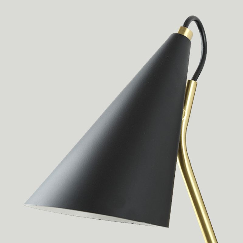 Contemporary Wall Sconce Household Metal Shade Wall Mounted Lamp for Sitting Room