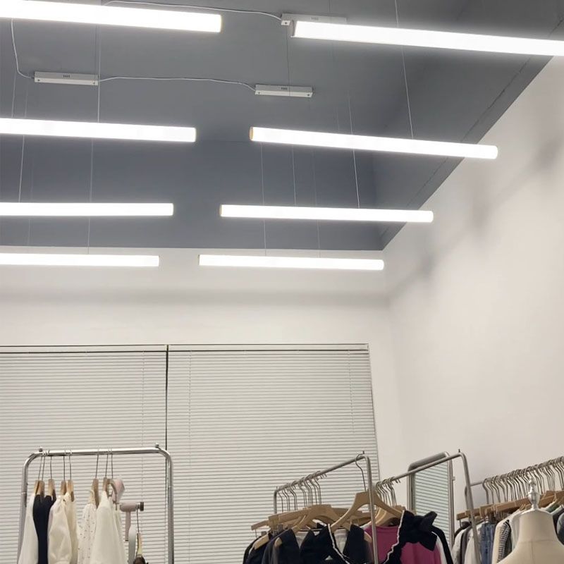 Moderne lineare Insel Kronleuchter Lichter Acrylinsellampen im weißen Finish