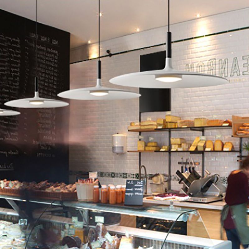 Style de concepteur petit pendentif luminaire en métal.