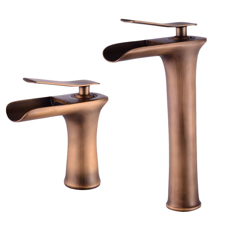 Traditional Kitchen Faucet Brass Low Profile Standard Kitchen Faucets with Single Handle