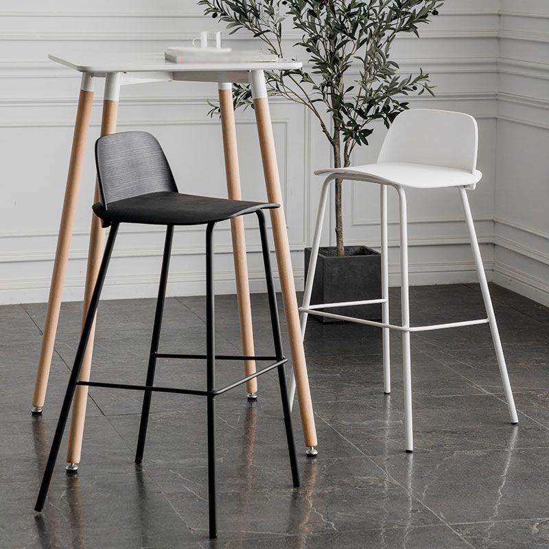 Scandinavian Footrest Metal Barstool Matte Finish Coffee Shop Stool