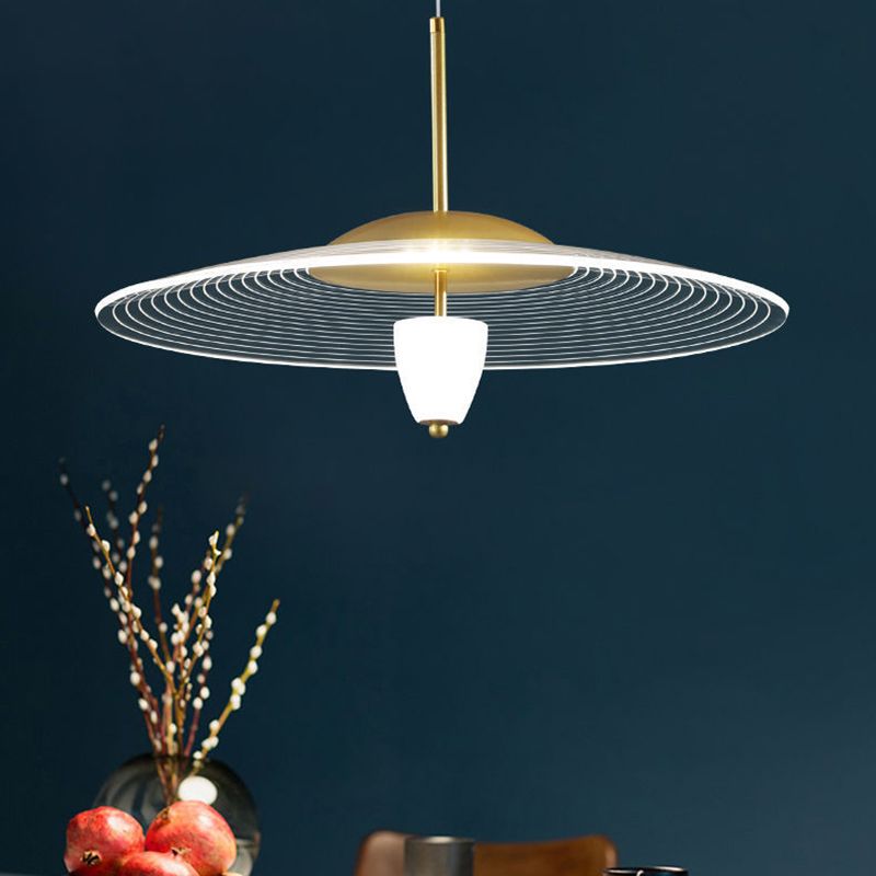 Soucoun volant à LED suspension de lampe suspendue minimaliste avec une teinte acrylique pour la salle à manger