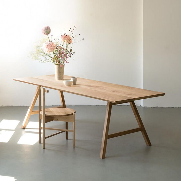 Tavolo da pranzo moderno in legno massiccio di pino rettangolo in natura con doppio piedistallo