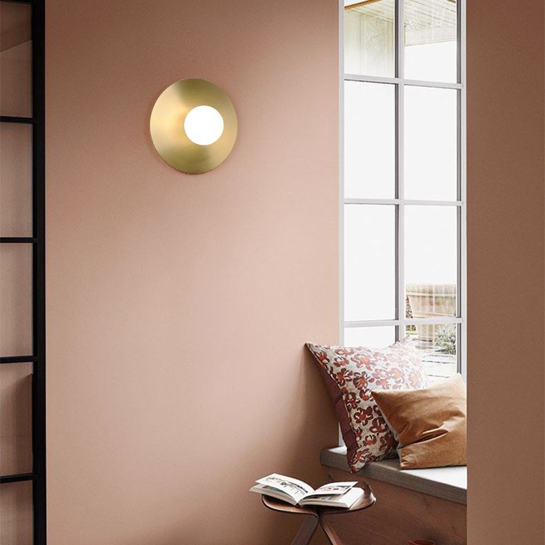 Modern Style Wall Lamp Metallic Wall Light Sconce for Bedroom