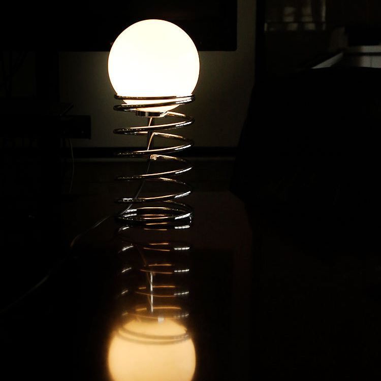Lampada da tavolo a molla cromata Lampada da comodino minimalista in vetro bianco a 1 lampadina per camera da letto