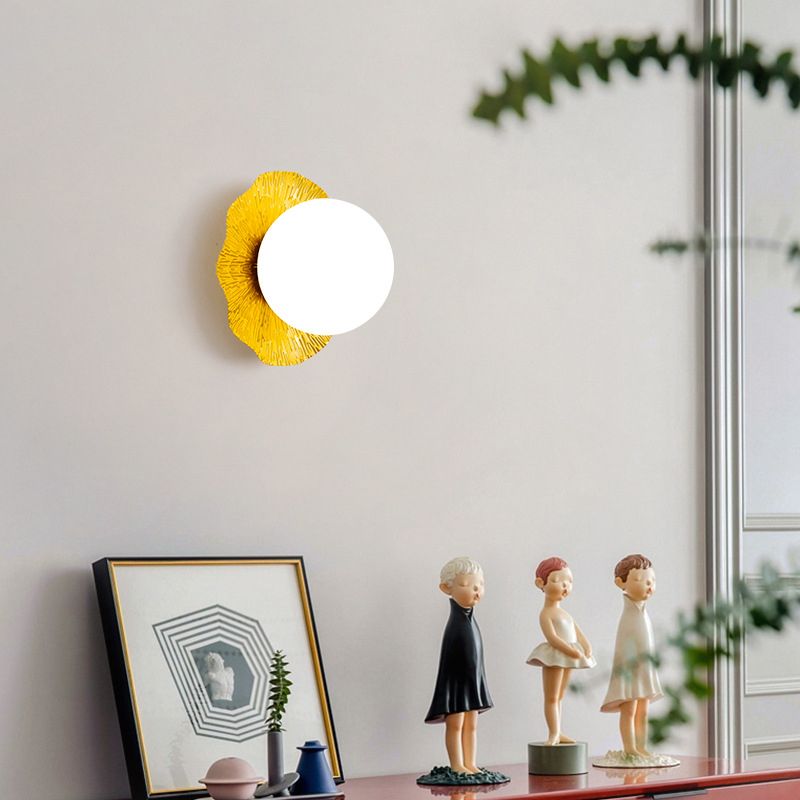 Single Modernism Golden/Black Wall Mounted Sconce Shaded Wall Light for Foyer