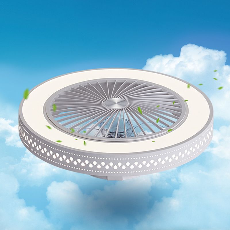Weiße ausgehöhlte Lüfterlampenleuchte moderne LED-Metall-Halbblüte für Schlafzimmer