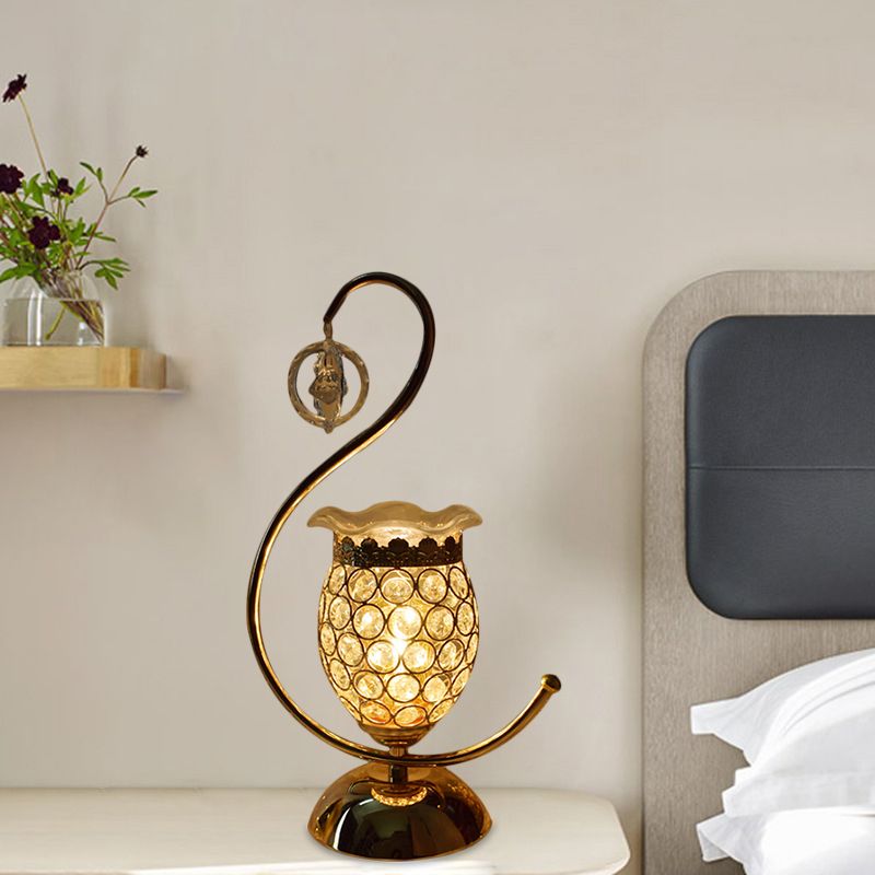 Cube / Fleur Shape Table Lampe modernisme incrusté de cristal 1 tête de chevet en or avec un bras incurvé