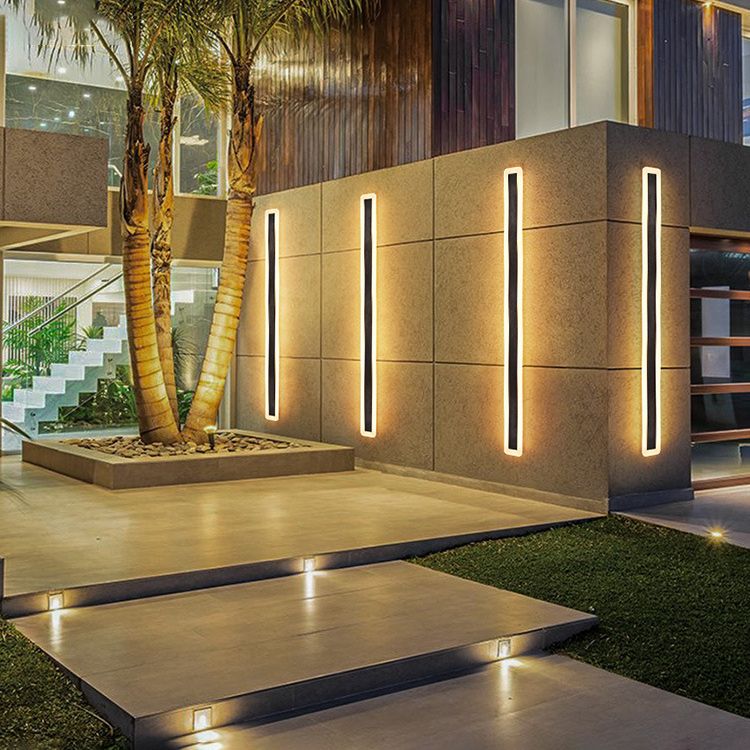 Black LED Wall Light in Modern Simplicity Metal Linear Wall Lamp with Acrylic Shade