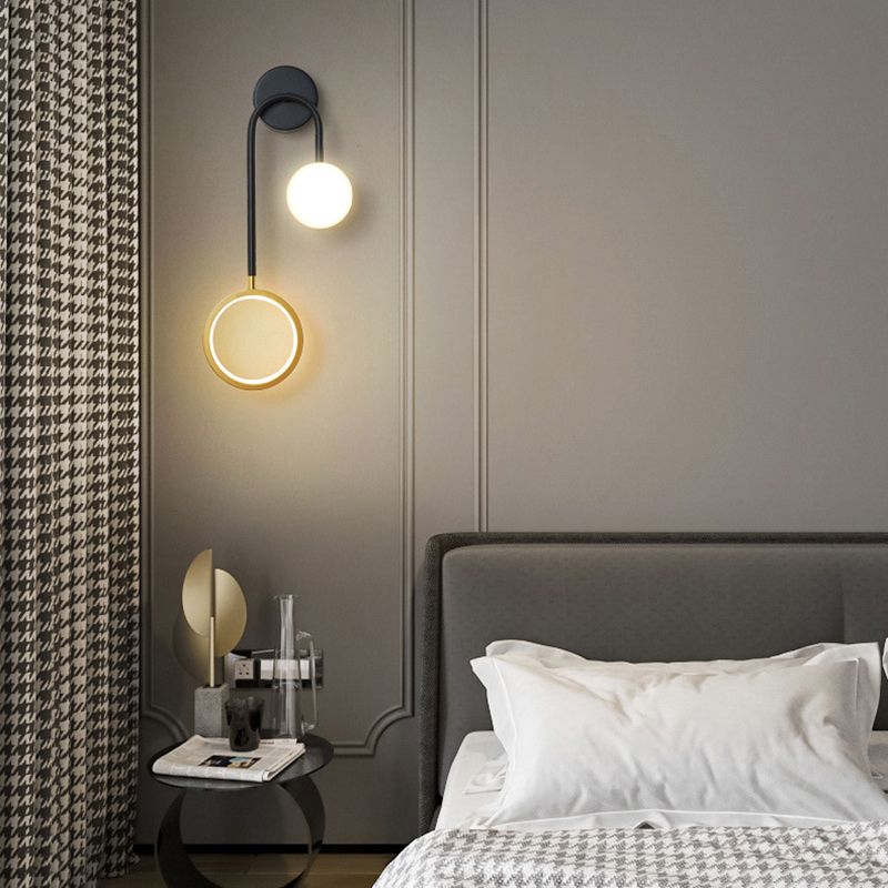 Acrílico modernista 2 luces LED Montaje Lucing Lámpara de pared Lámpara de pared en oro y negro
