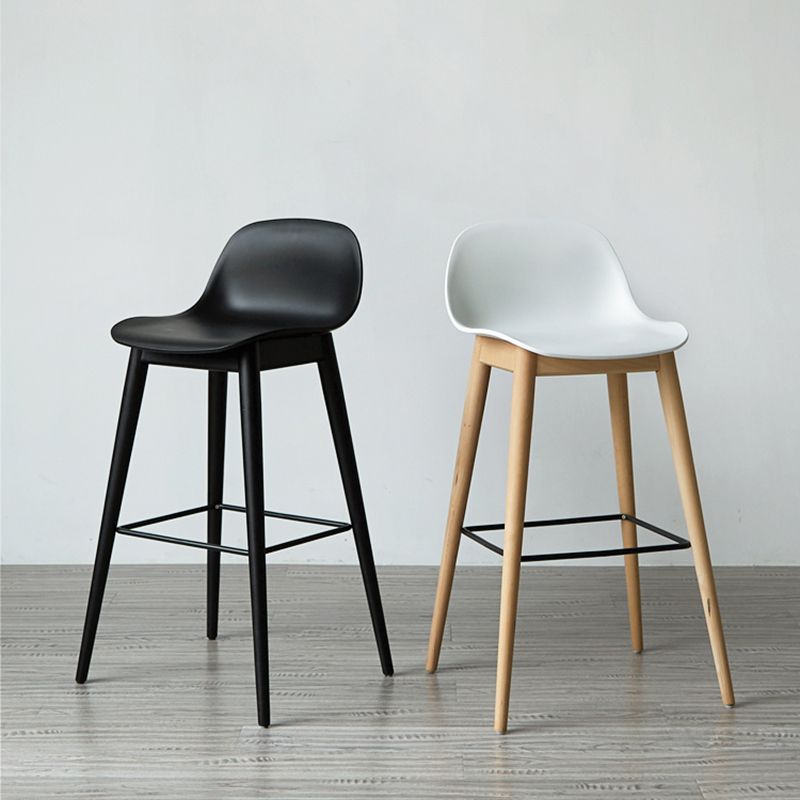 Taburetes de madera escandinavos para mostrador, taburetes de bar de plástico con respaldo bajo y reposapiés