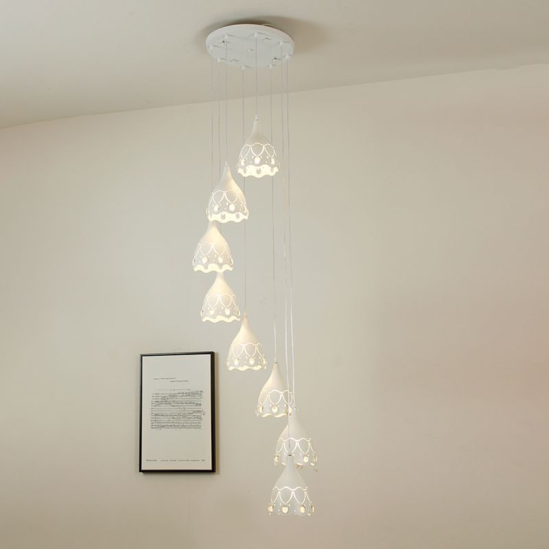 Spiral Multi-plafond Light avec design crevé en fer contemporain 8 lumières lampe de suspension d'escalier en blanc