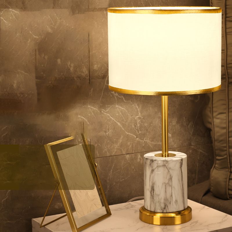 Lampada da tavolo in metallo postmoderno a 1 luce con luce di controllo del sensore touch