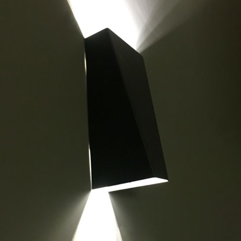 Lámpara de aplicado de pared geométrica metálica de estilo moderno de 2 luces en blanco y negro