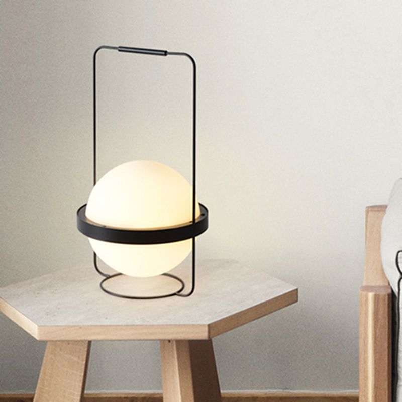 Iluminación de tareas de 1 cabezal lámpara de mesa de mesa negra moderna con pelota de sombra de vidrio lechoso