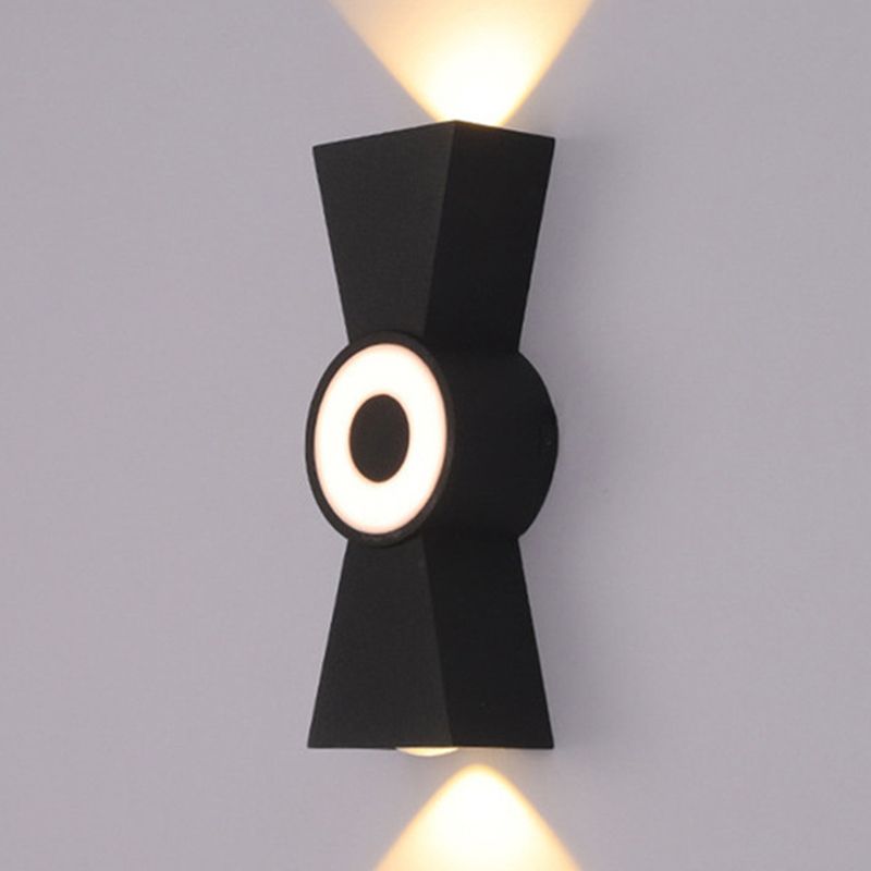 Contemporary Wall Light in Black / White Aluminum Wall Mount