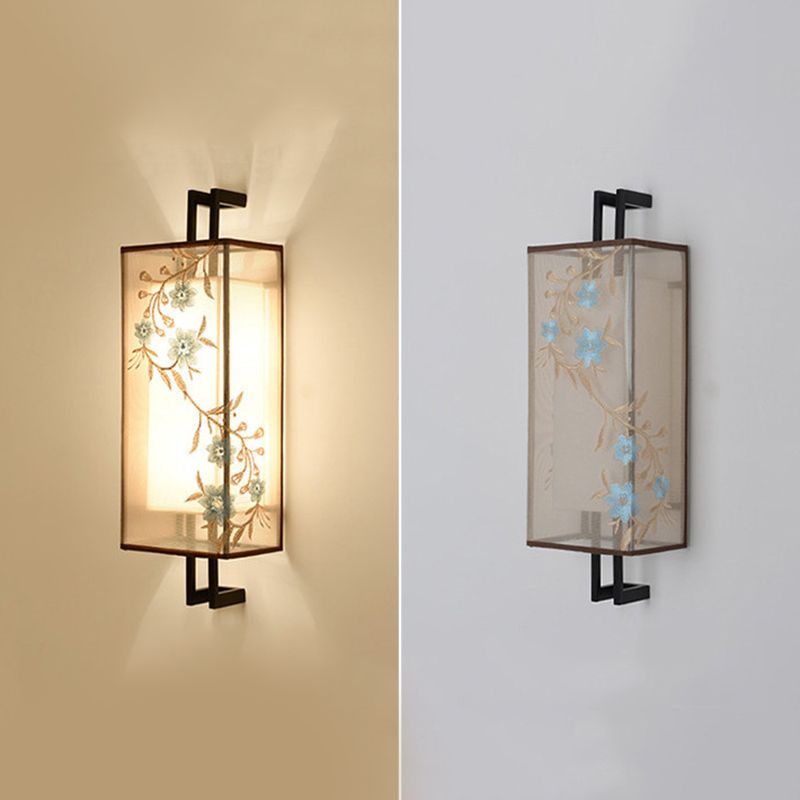 1-Light Round Wall Sconce Modern Simple Style Metal Wall Lighting in Black and Gold