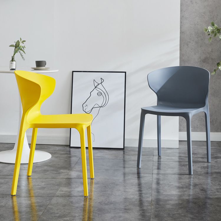 Chaise de salle à manger empilable en plastique à oreilles de fauteuil contemporain à la maison