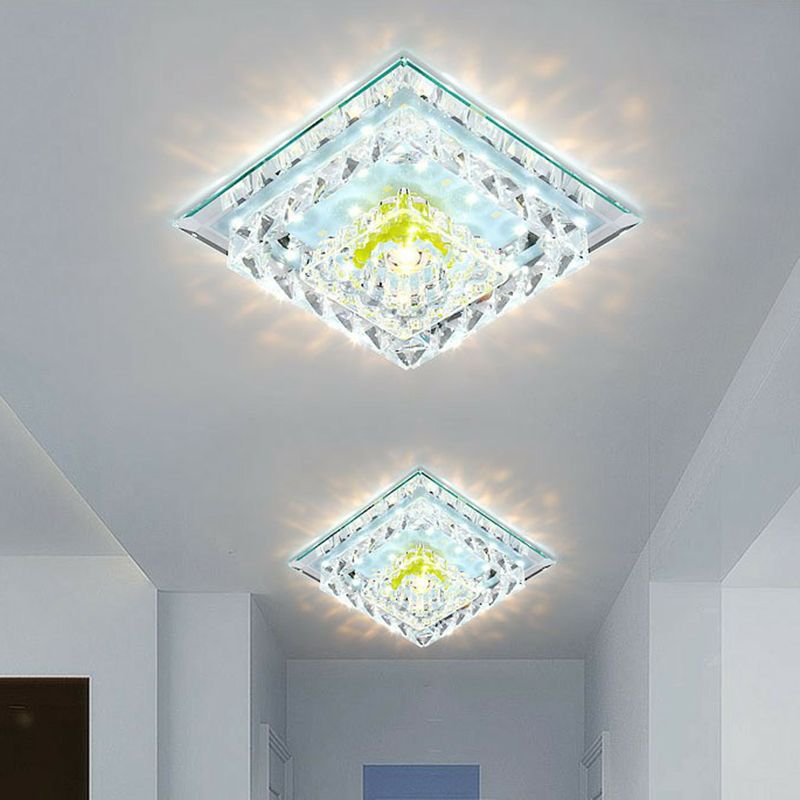 Plafoniera da incasso quadrata in cristallo. Apparecchio di illuminazione contemporaneo con montaggio a incasso a LED trasparente