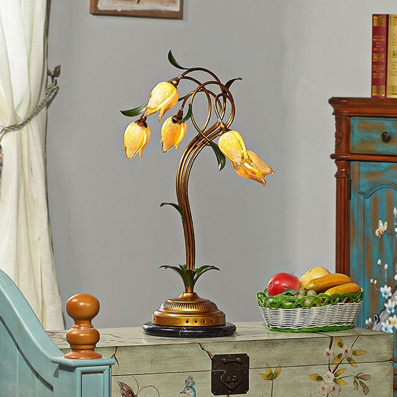 American Garden Tulip Night Light 5 Heads Metalen Tafelverlichting in messing voor slaapkamer