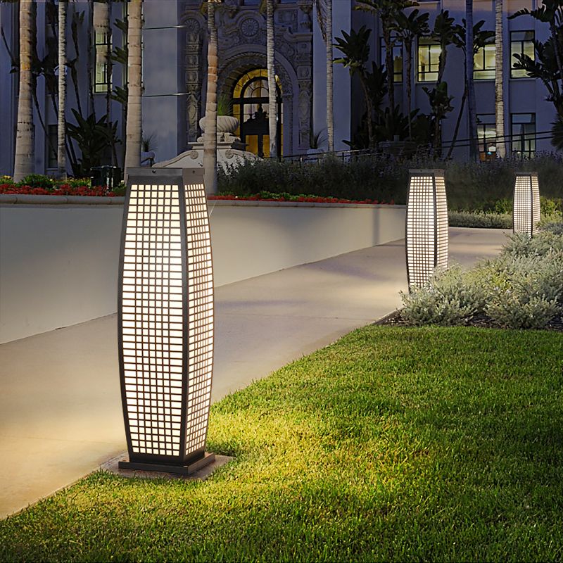Black Metal Pillar Lamp Waterproof Outdoor Light for Courtyard