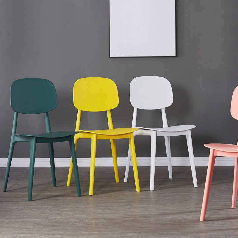 Cuisine moderne dinant la chaise latérale en plastique ouvrant la chaise latérale de salle à manger arrière