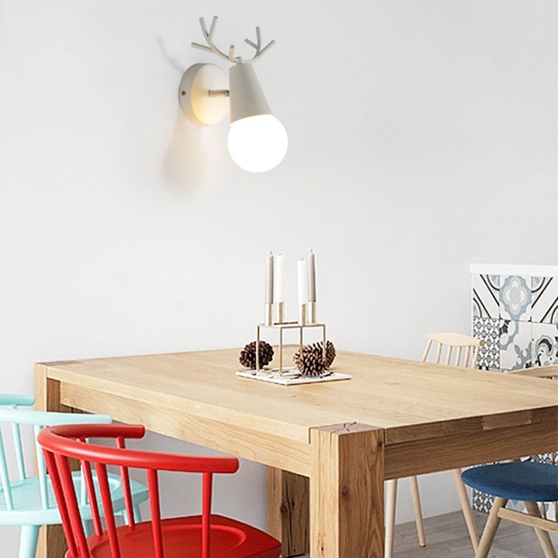 Atletas de hierro Luz de la pared Simple Modern Style 1 Luz de montaje en la pared interior de luz.