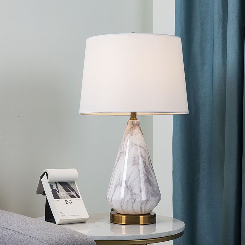 Trommelstof tafellamp Minimalistisch een enkele zitkamer nachtkastje licht met diamant keramische basis in zwart/wit