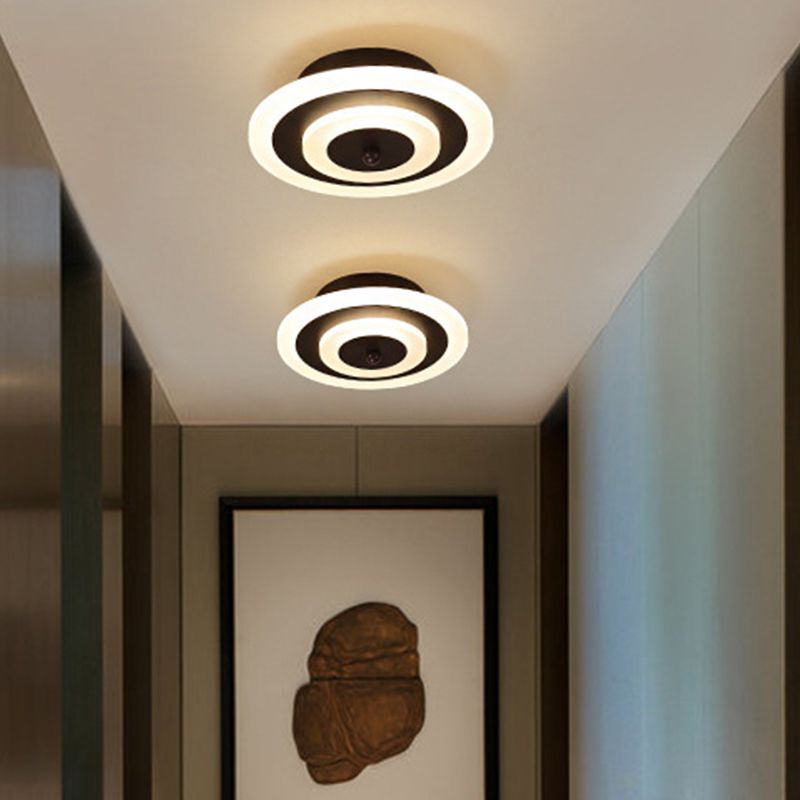 Lámpara de techo pequeña redonda/cuadrada estilo simple acrílico blanco/café LED empotrado en luz blanca/cálida para pasillo