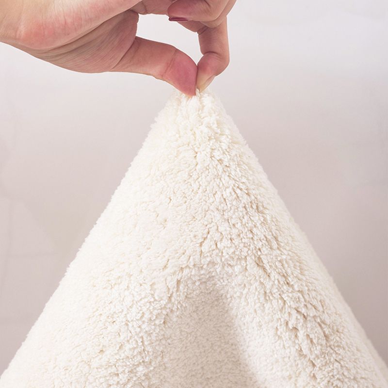 Moderner speziell geformter Teppichkontrastpaneel Teppich Polyester Teppich mit Rutschträger
