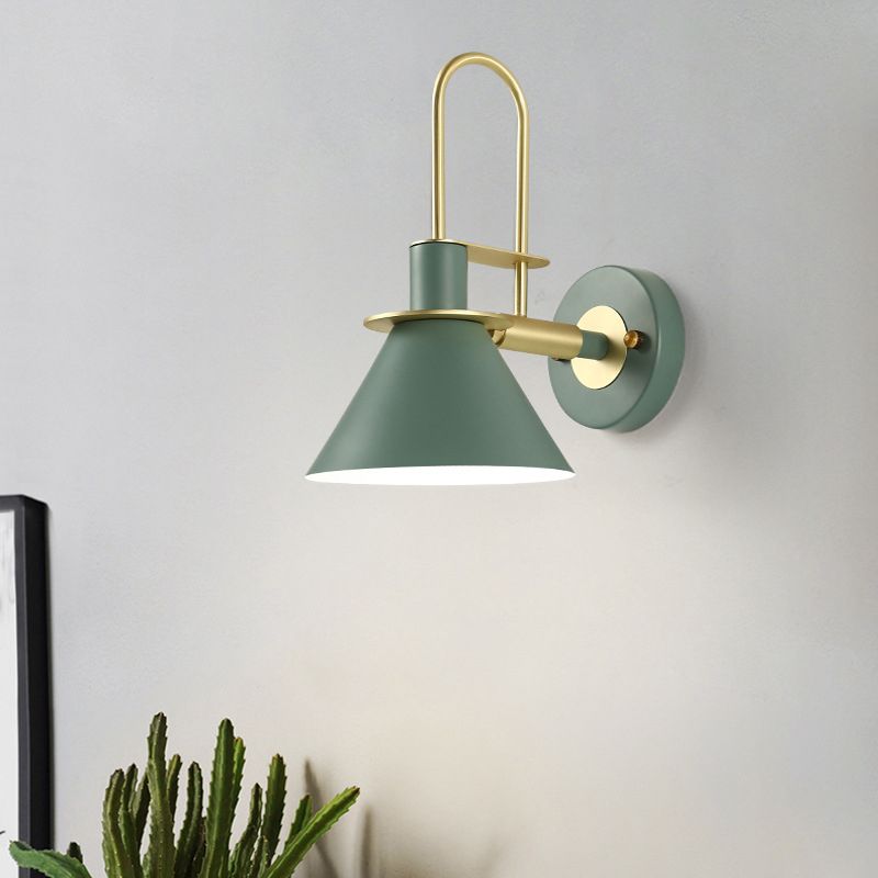 Modern Creative a parete singola creativa lampada da parete cono in ferro laccata per spazi interni