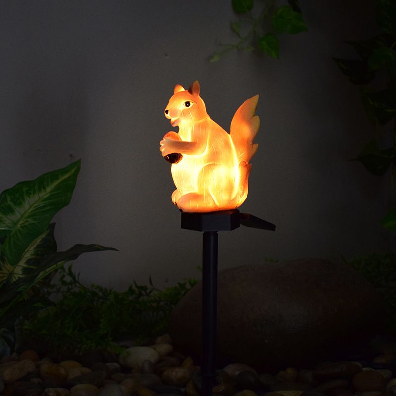 Resin Squirrel Shaped LED Lawn Lighting Artistic Brown Solar Stake Light for Courtyard