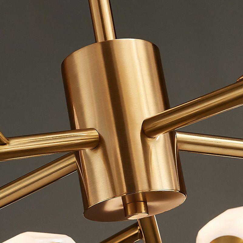 Iluminación colgante de gema de vidrio esmerilado Araña de acabado de oro posmoderno para sala de estar