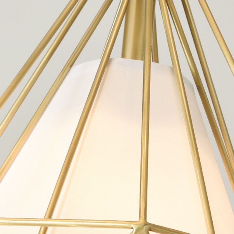 Luminaires suspendus à 3 légers avec nuance de cage, nordique de style cluster de style simple Lumière pour intérieur