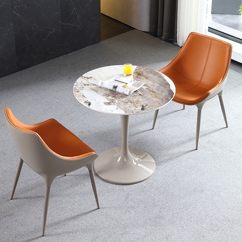 Ronde eigentijdse eettafel in bruintinten Vaste tafel van gesinterde steen