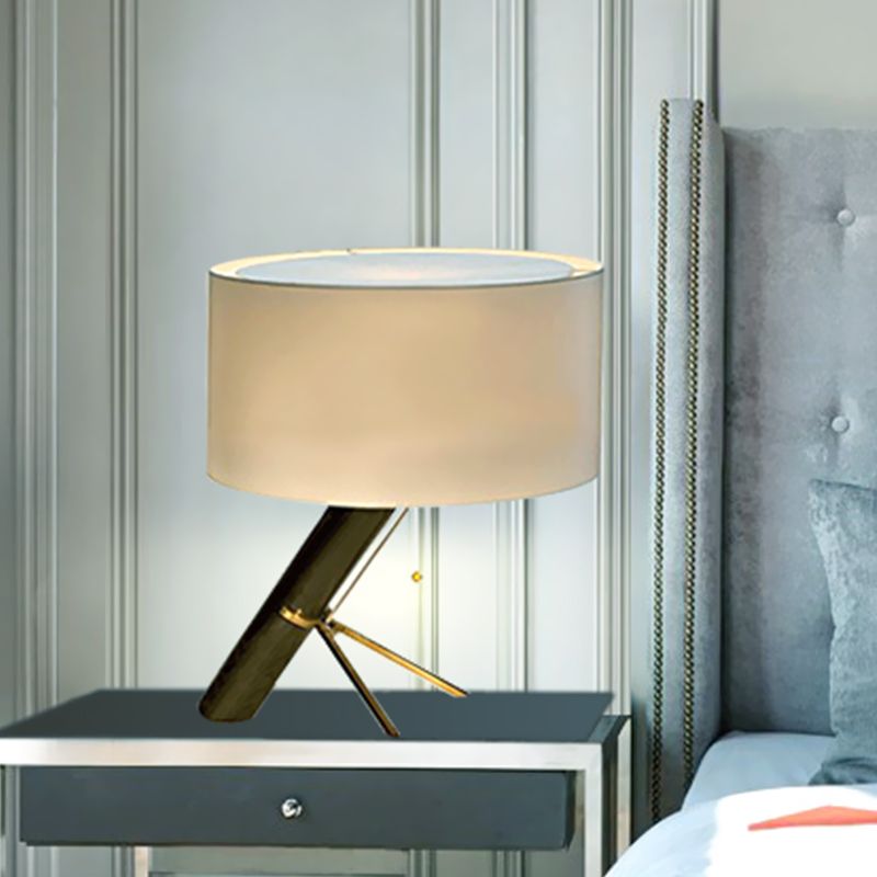 Fabric Drum Shade Desk Light moderne lampe de table créative à tête moderne en blanc avec chaîne de traction pour salle d'étude