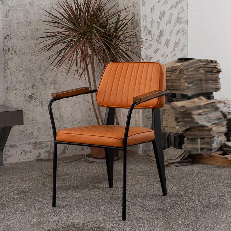Les chaises de salle à manger en cuir de style industriel ouvrent les chaises latérales de salle à manger tapissées par dos