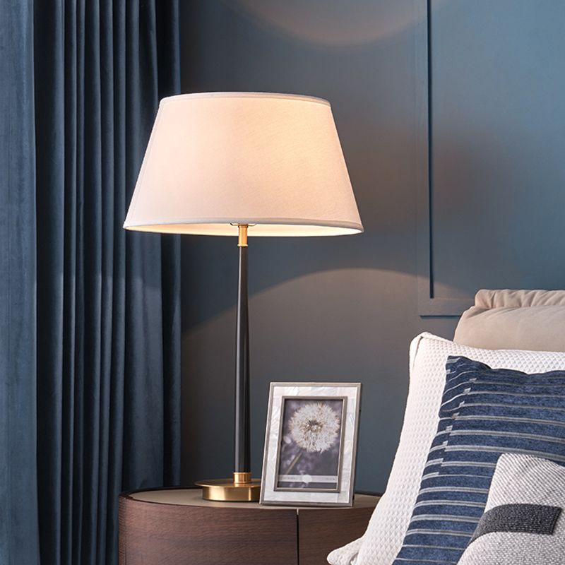 Lampe nocturne de frustum conique simplicité tissu simple table noire de table noire pour chambre à coucher