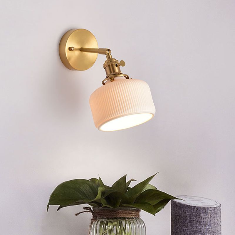 Postmodern Minimalist Golden Metal Wall Light Sconce for Washroom