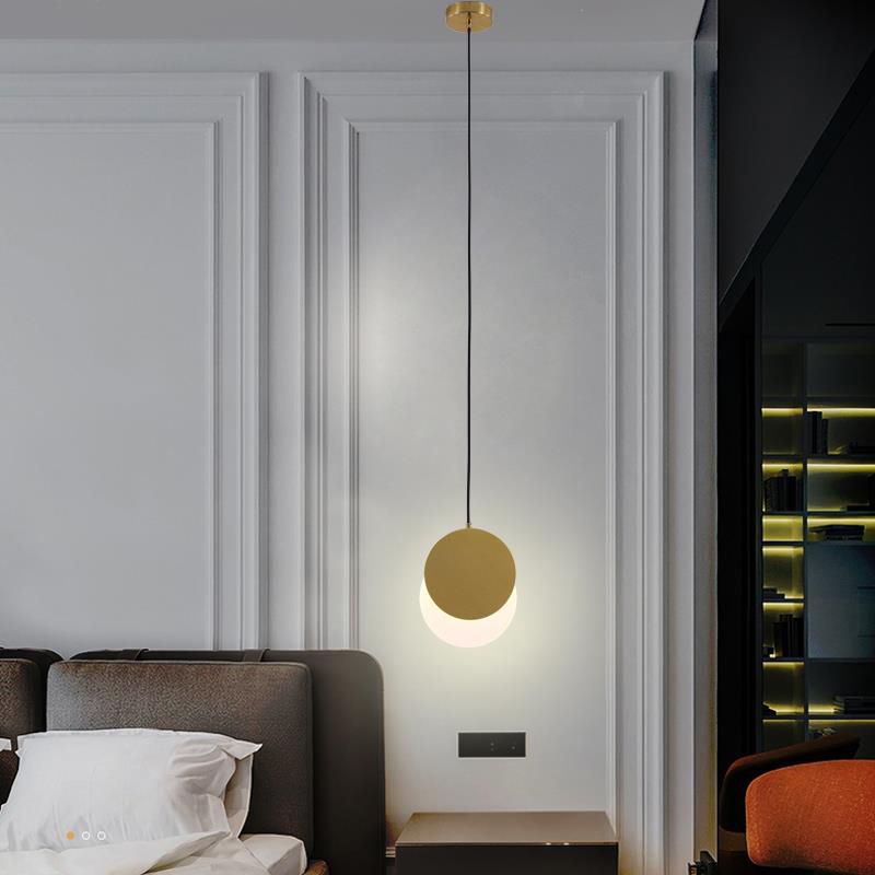 Luce a ciondolo a LED in ferro laccata nella moderna lampada appesa rotabile acrilica creativa per camera da letto