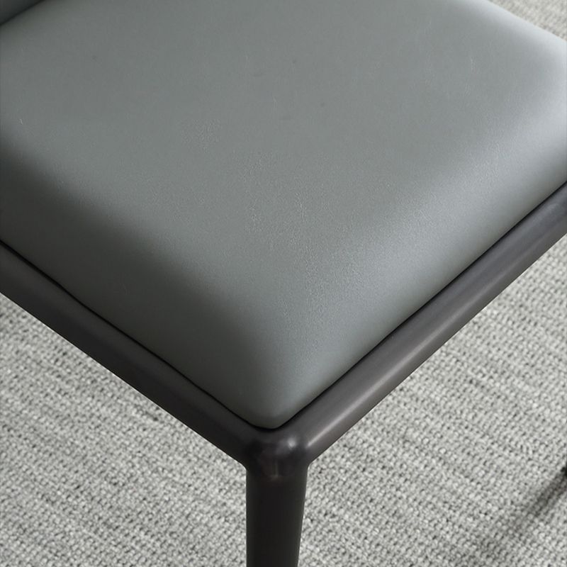 Sillas laterales contemporáneas sin brazos con respaldo sólido, sillas de comedor de cuero para el hogar (juego de 2)