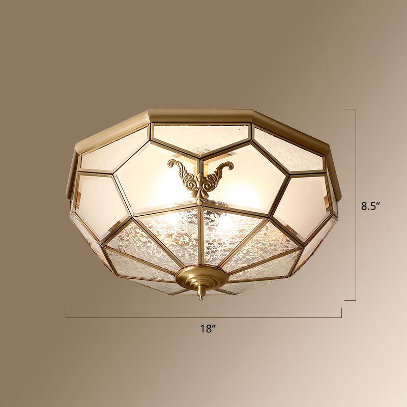 Gold-Finish 4-Licht Deckenbefestigung Kolonialstil Frosted Glas Schüssel geformtes Flush Mount Licht