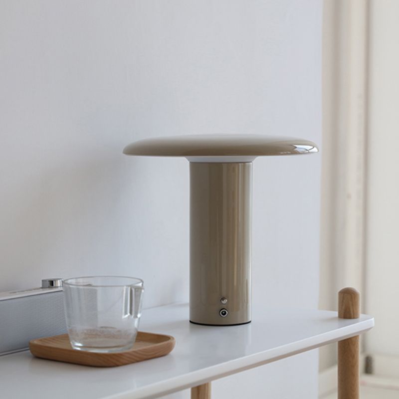Cercle Table Light Style moderne Metal Night Table Lampe pour le chevet