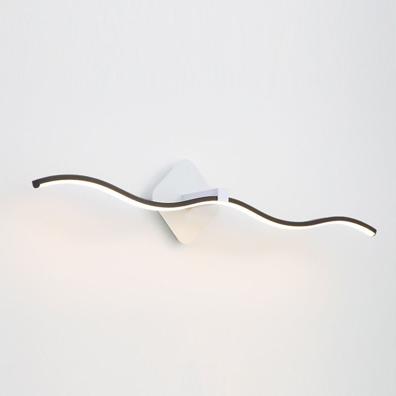Vanité métallique moderne Lumière miroir à LED de forme linéaire pour salle de bain